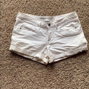 ☁️ White denim shorts ☁️